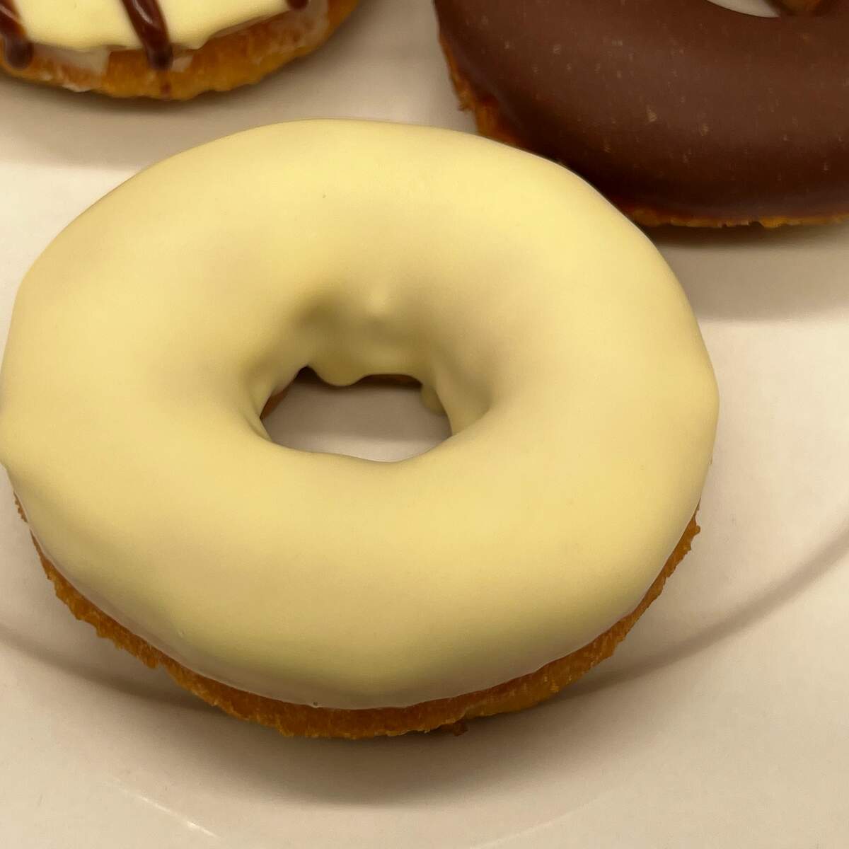 Donut mit weißer Schokolade